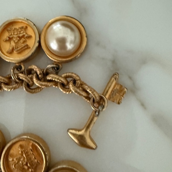 Vintage MISH New York 1980’s Gold Plated Multi Charm Pearl Chain Collar Necklace - Picture 16 of 16